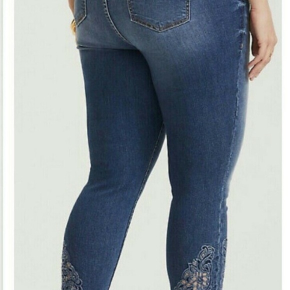 Torrid Premium cropped jeans - Picture 2 of 7
